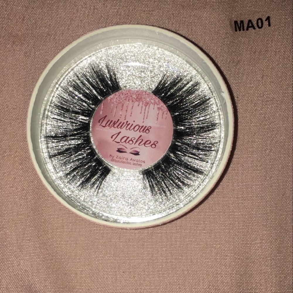 🛍Shop out Luxe Lash In Style 👀”MA01” 😍